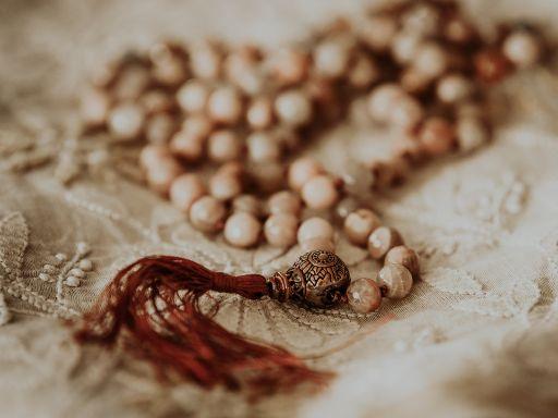 Pierres naturelles et bijoux talismans